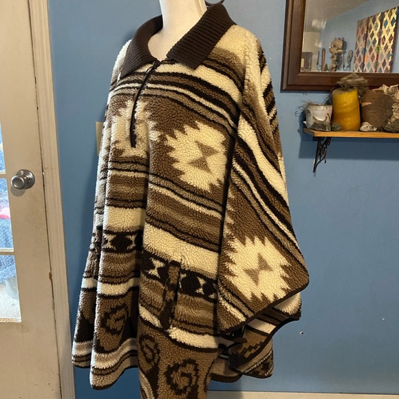 a.n.a, Fleece Poncho - Picture 6 of 9